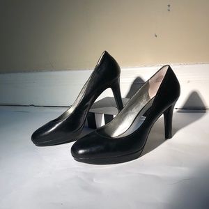 Bandolino Black Leather Heels Size 8.5